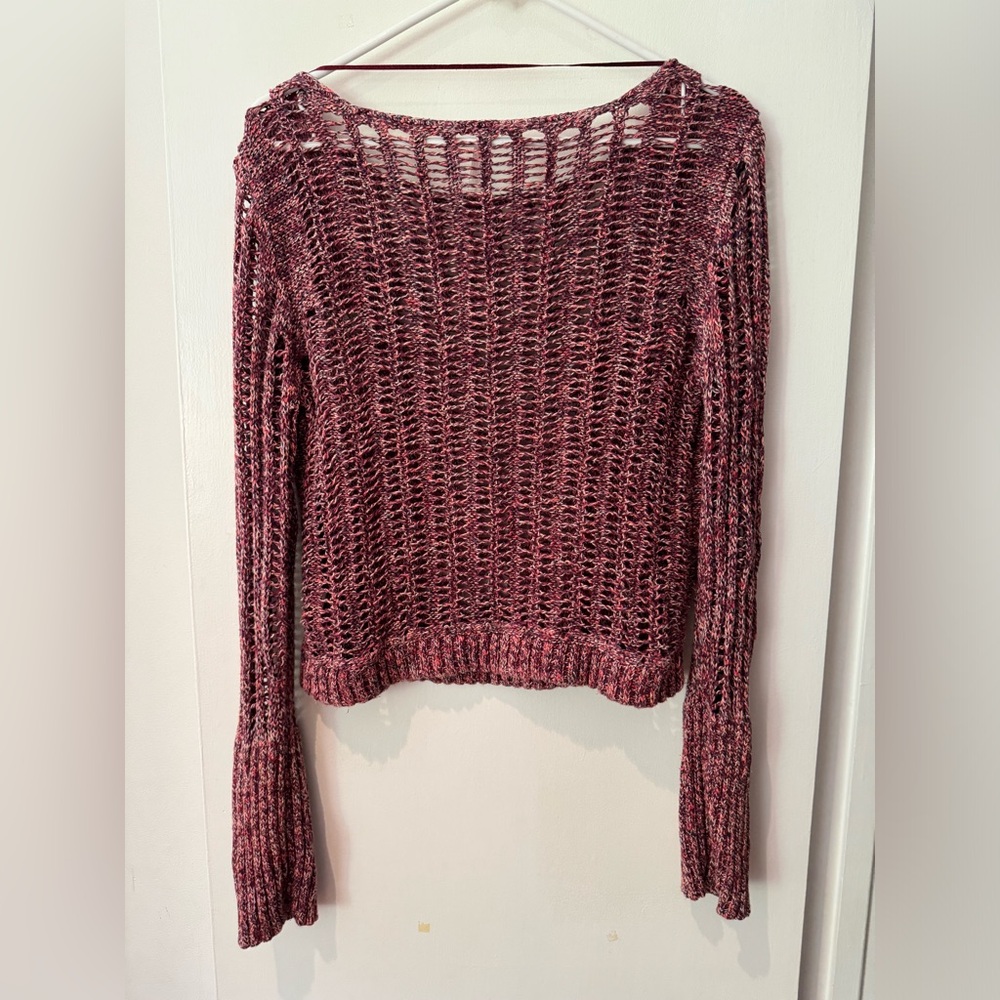 Free people sweater in size large. No snags or stains . Great condition